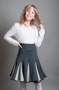 Lambadówka szaro-szara. Modelka rozmiar 140 (13 lat).