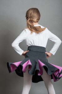 Lambadówka szara róż. Modelka rozmiar 128 (10 lat).