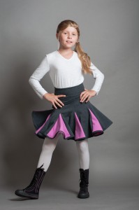 Lambadówka szara róż. Modelka rozmiar 128 (10 lat).