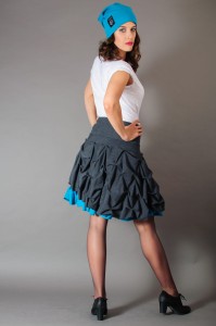 Mini spódnica z falbanami z polskiej dzianiny