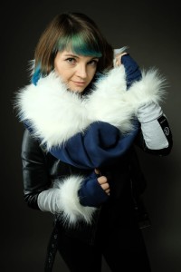 Rękawiczki Łotrzyce granat z białym futrem