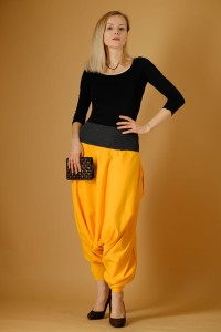 Mandarynkowe haremki damskie Hultaj Polski – wieczorowa stylizacja ze szpilkami