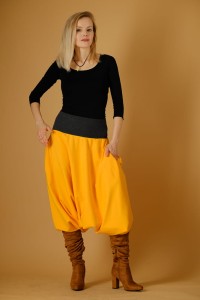 Szerokie alladynki żółte w wersji streetowej