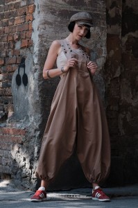 Beżowy Kombinezon damski  na szelkach