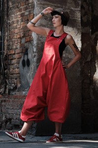 Czerwony kombinezon damski baggy