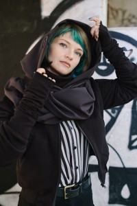 Przeciwdeszczowy kaptur z golfem w kolorze czarnym od Hultaja Polskiego