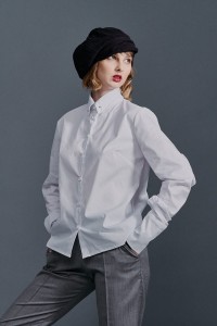 Biała koszula damska szyta ręcznie w pracowni krawieckiej