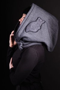 Grafitowy Kaptur Lorien dla kobiet z elfickim haftem, unisex kapturoszalik Hultaj Polski