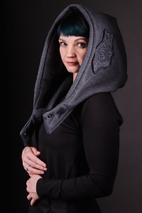 Elficki haft na Kapturze Lorien Grafit, detal otulacza Hultaj Polski