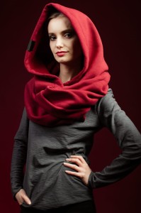 Bordowy Kaptur Damski Hultaj Polski, dzianinowy szalokaptur na chłodne sezony