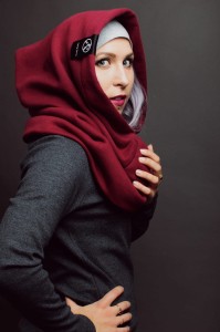 Bordowy Kaptur Damski Hultaj Polski, dzianinowy szalokaptur na chłodne sezony