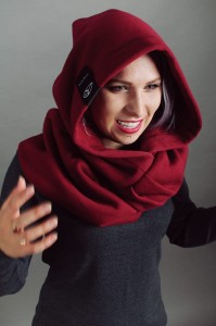 Kaptur Bordo Damski, dzianinowy szalokaptur całoroczny w boho stylizacji Hultaj Polski