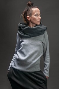 Kaptur Ciemny Damski, grafitowy komin z kapturem streetwearowy Hultaj Polski w stylizacji