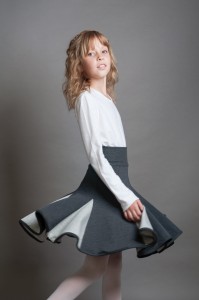 Lambadówka szaro-szara. Modelka rozmiar 140 (13 lat).