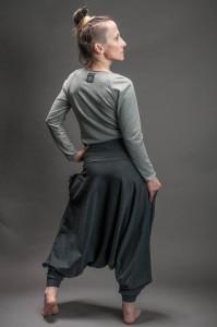 Ciemnoszare haremki do jogi od Hultaj Polski w sportowej stylizacji