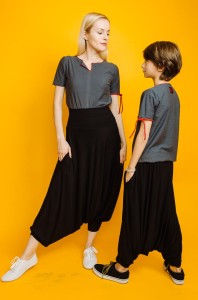 Matchingowy komplet czarnych haremek dla mamy i córki od Hultaj Polski