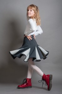 Lambadówka szaro-szara. Modelka rozmiar 140 (13 lat).