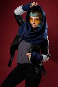 Szal z Kapturem w kolorze ciemnoniebieskim