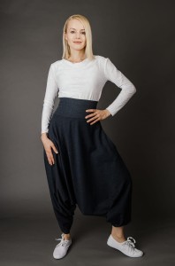 Ciemnoszare haremki do jogi od Hultaj Polski w sportowej stylizacji