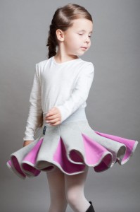 Lambadówka jasnoszara róż. Modelka rozmiar 110 (6 lat).