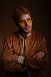 Asymetryczna zamszowa czapka beanie męska