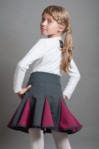 Lambadówka szara amarant. Modelka rozmiar 128 (10 lat).