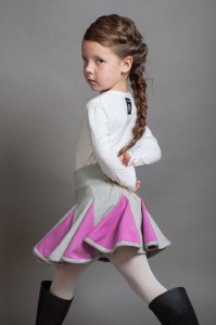 Lambadówka jasnoszara róż. Modelka rozmiar 110 (6 lat).