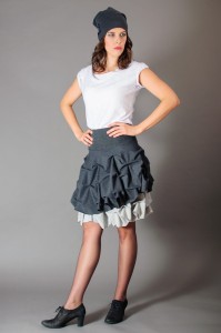 Spódnica z pełnego koła od Hultaj Polski, idealna do sneakersów i szpilek