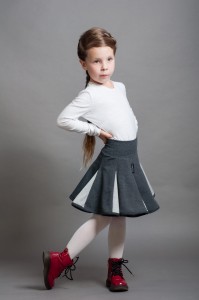 Lambadówka szaro-szara. Modelka rozmiar 110 (6 lat).