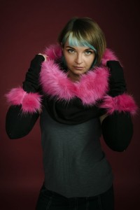 Kaptur czarny z różowym futrem