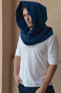 Komin męski w kolorze granatu