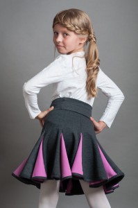 Lambadówka szara róż. Modelka rozmiar 128 (10 lat).