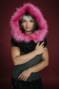 Kaptur czarny z różowym futrem