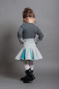 Lambadówka jasnoszara turkus. Modelka rozmiar 98 (3 lata).