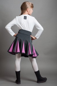 Lambadówka szara róż. Modelka rozmiar 128 (10 lat).