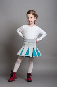 Lambadówka jasnoszara turkus. Modelka rozmiar 110 (6 lat).