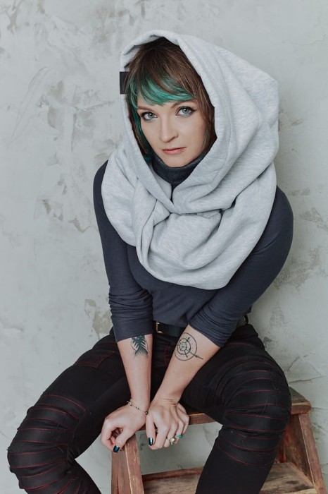 Szalokaptur Damski w Szarym Kolorze z Golfem