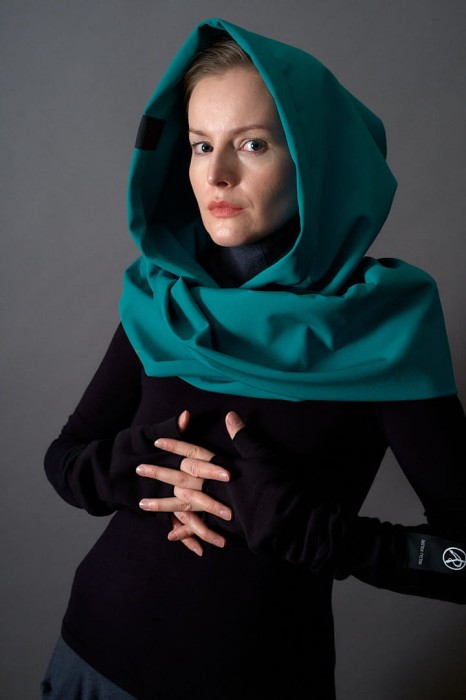 Przeciwdeszczowy Komin z kapturem i wszytym golfem chroniącym szyję i twarz