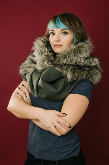 Kaptur khaki ze sztucznym futrem