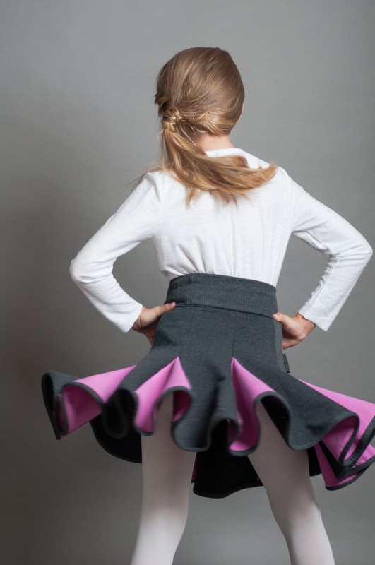 Lambadówka szara róż. Modelka rozmiar 128 (10 lat).