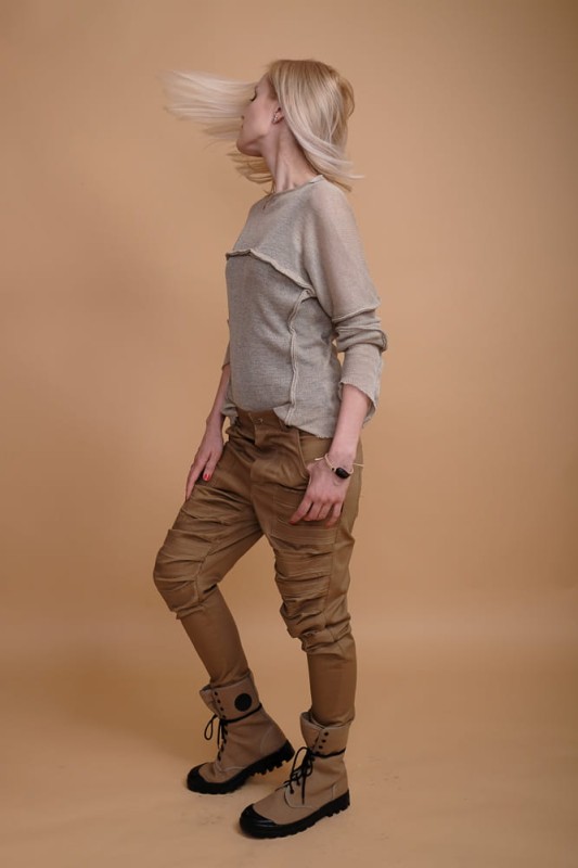 Piaskowe spodnie rockowe damskie handmade