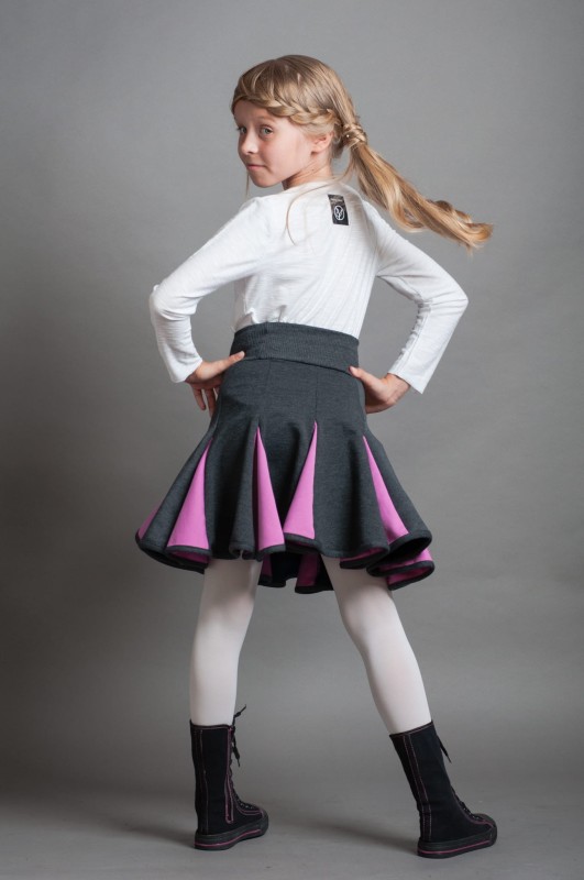 Lambadówka szara róż. Modelka rozmiar 128 (10 lat).