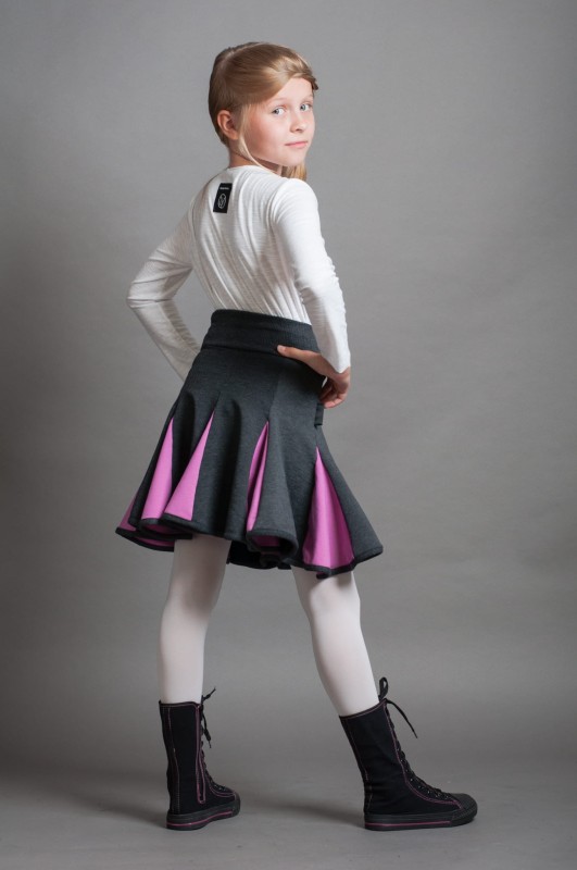 Lambadówka szara róż. Modelka rozmiar 128 (10 lat).