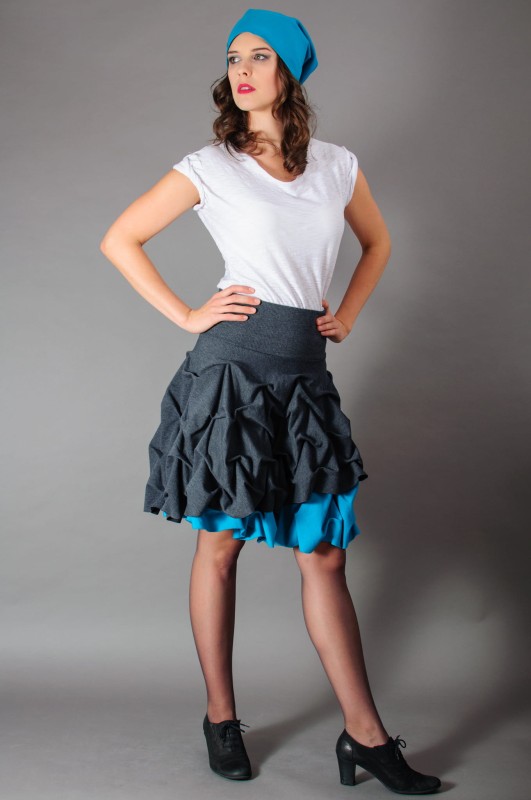 Krótka spódniczka z falbankami dla kobiety