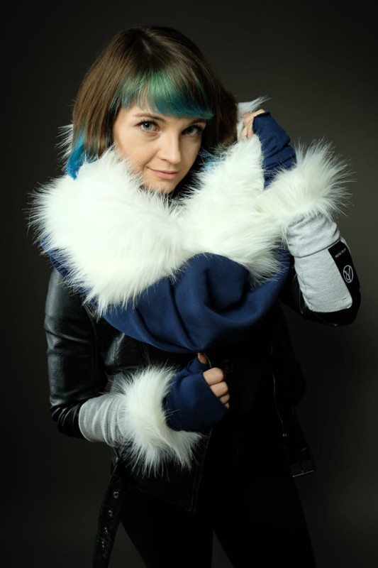 Rękawiczki Łotrzyce granat z białym futrem