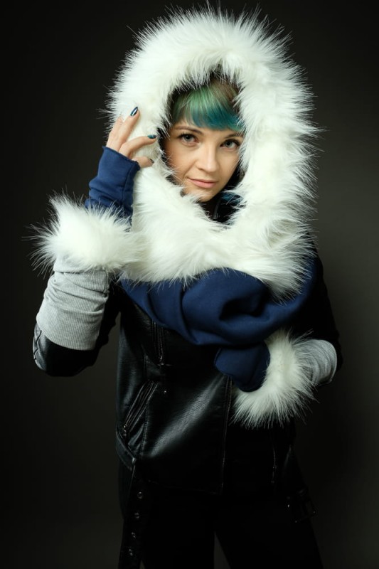 Rękawiczki Łotrzyce granat z białym futrem