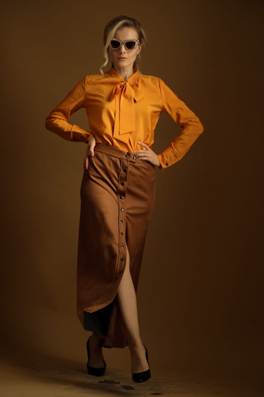 Złota koszula z kokardą