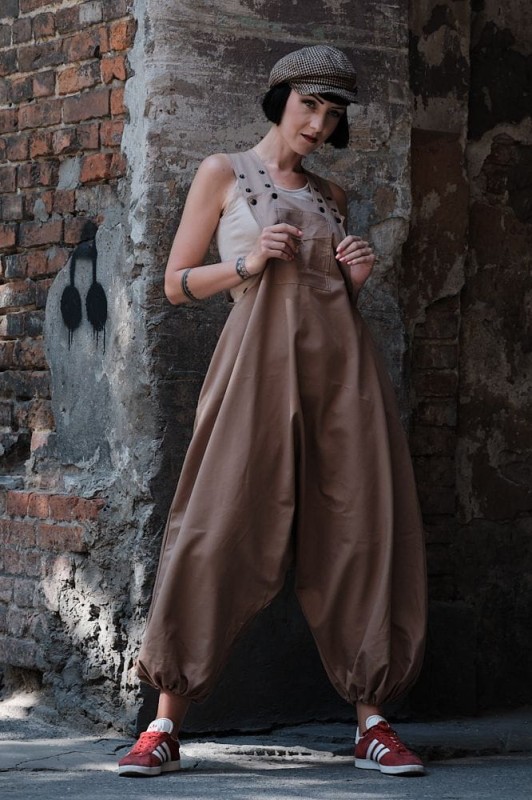 Beżowy Kombinezon damski  na szelkach