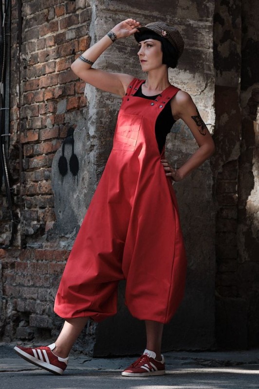 Czerwony kombinezon damski baggy