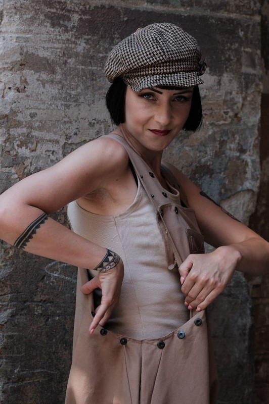 Ogrodniczki damskie z regulowanym zapięciem